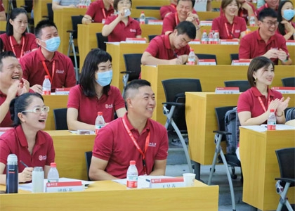 中國國學(xué)百家講堂與智慧傳承高級(jí)研修班上課照片